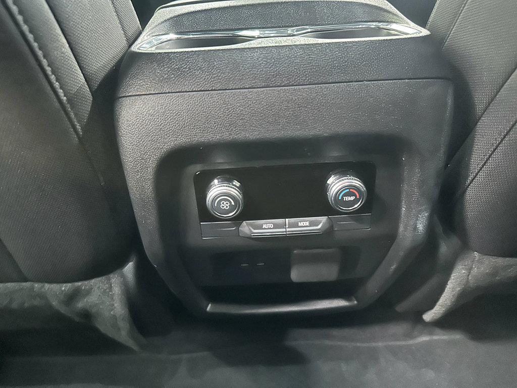 Used 2025 GMC Acadia Elevation image 24