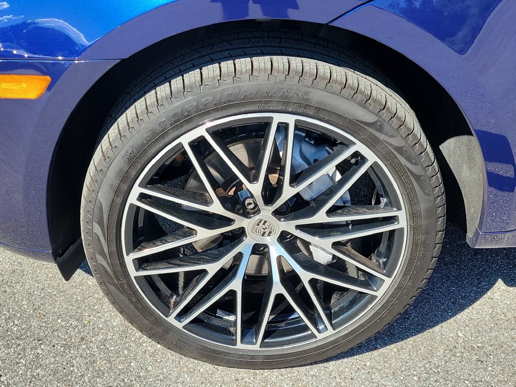 Certified 2024 Porsche Macan AWD/4WD image 12