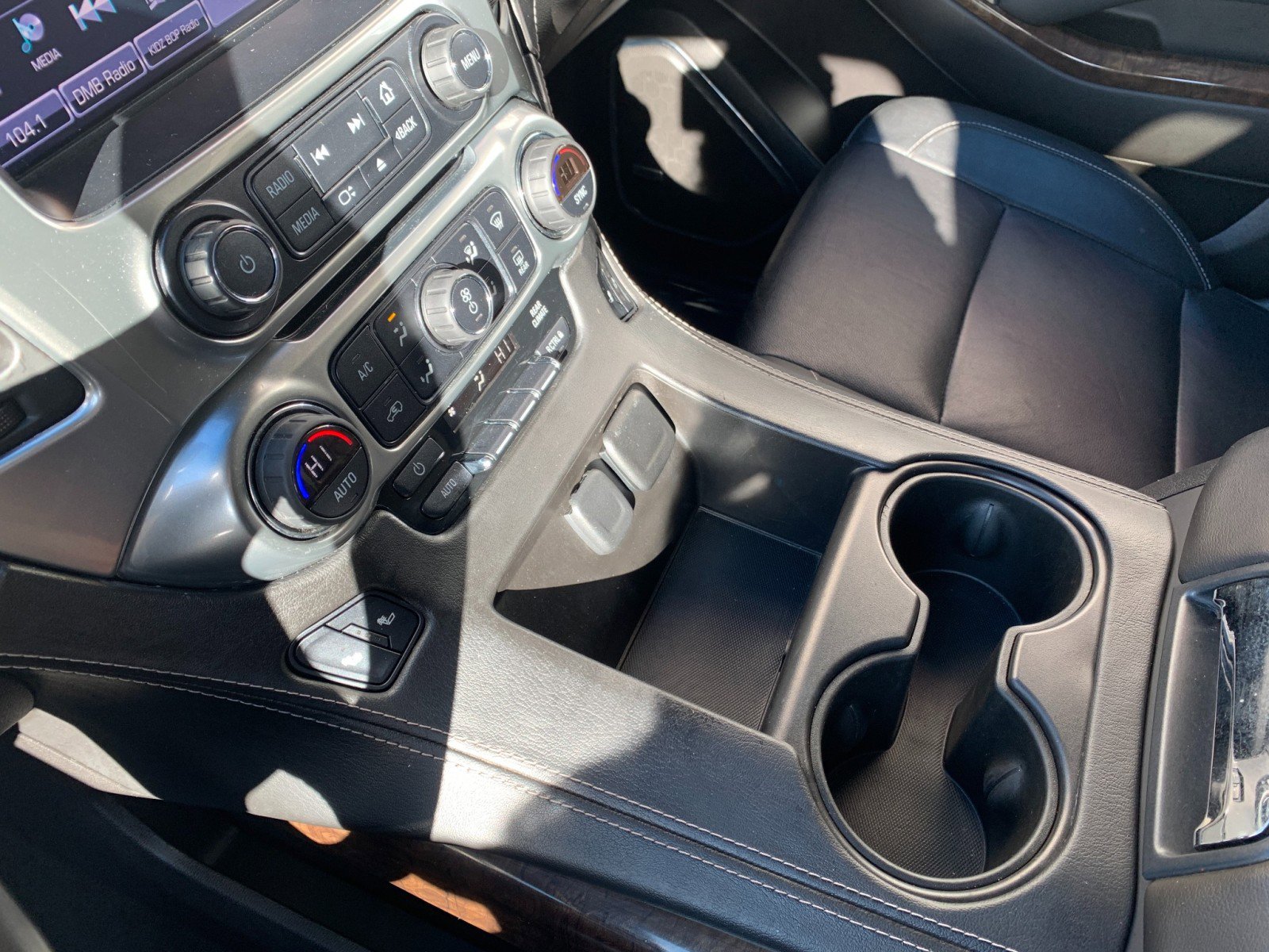 Used 2016 Chevrolet Suburban LT image 18