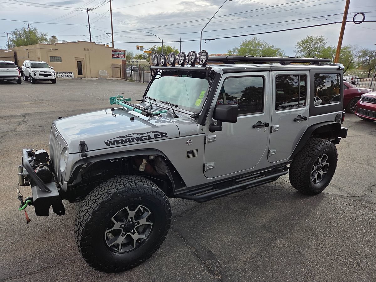 Used 2018 Jeep Wrangler Unlimited Sahara w/ Connectivity Group AWD/4WD image 23