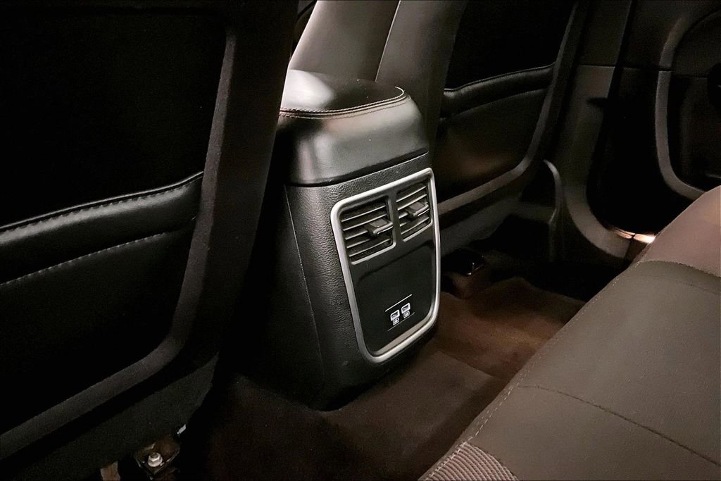 Used 2016 Dodge Charger SE w/ Power Sunroof Group image 10