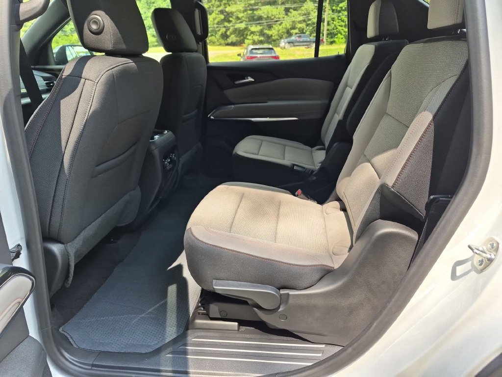 New 2027 Chevrolet Traverse LT FWD image 32