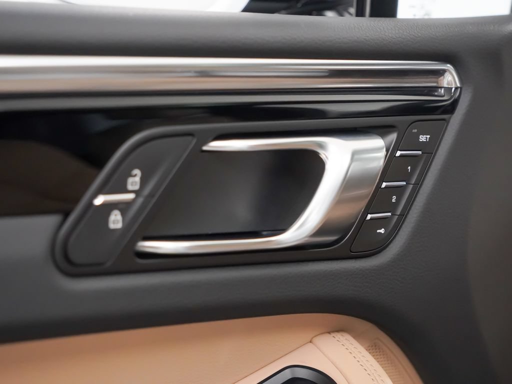Certified 2026 Porsche Macan S AWD/4WD image 22