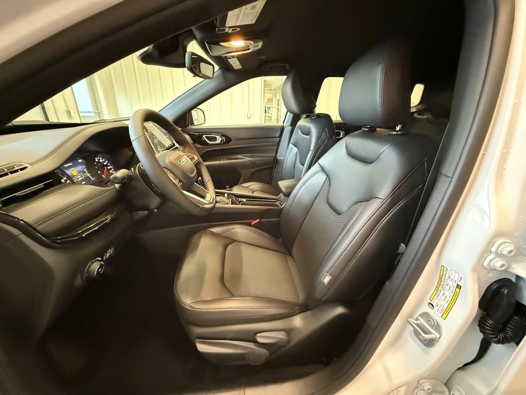 New 2026 Jeep Compass Latitude image 14