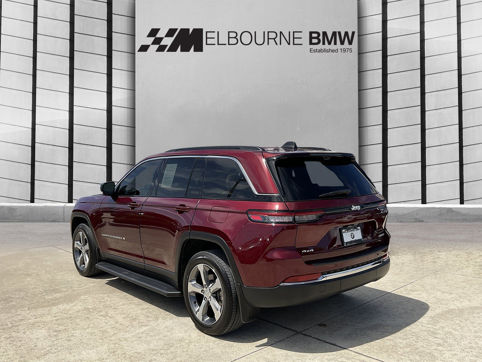 Used 2025 Jeep Grand Cherokee Limited w/ Luxury Tech Group II AWD/4WD image 6