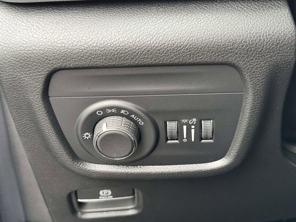 New 2025 Jeep Grand Cherokee L Altitude AWD/4WD image 30