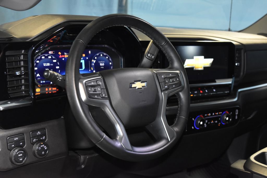 Used 2025 Chevrolet Silverado 1500 LT image 2