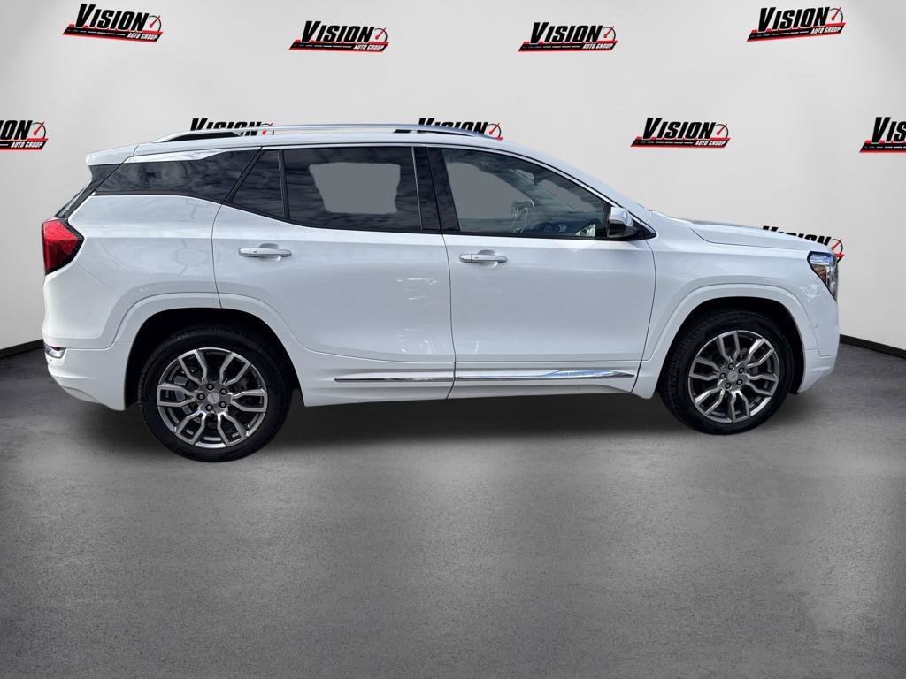 Used 2024 GMC Terrain Denali w/ Denali Premium Package AWD/4WD image 4