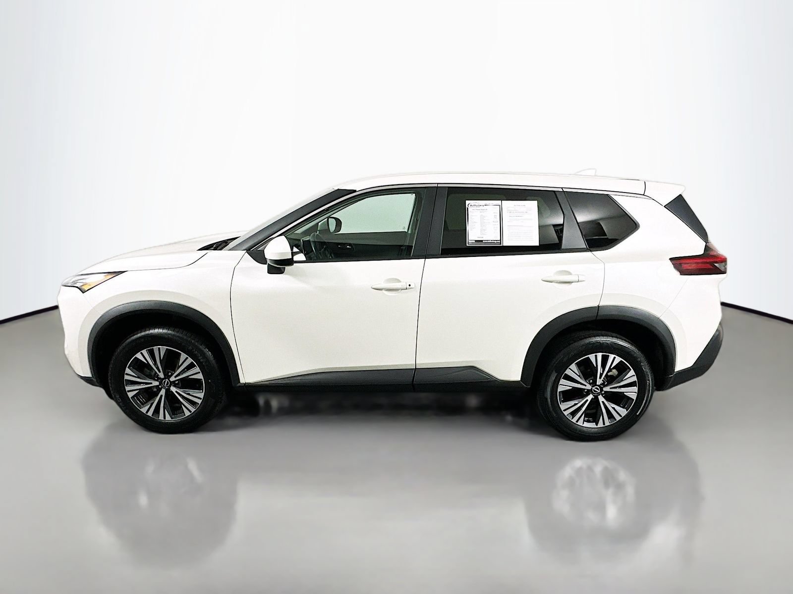 Used 2023 Nissan Rogue SV FWD image 4