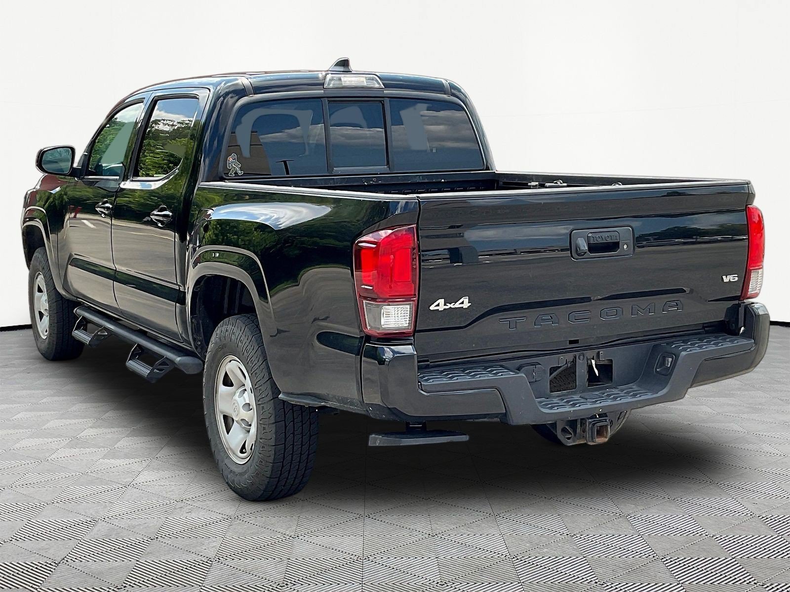 Used 2023 Toyota Tacoma SR AWD/4WD image 4