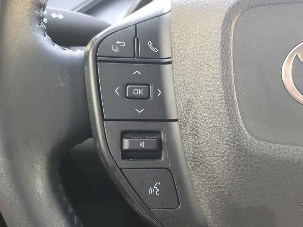 Used 2025 Toyota Prius LE FWD image 22