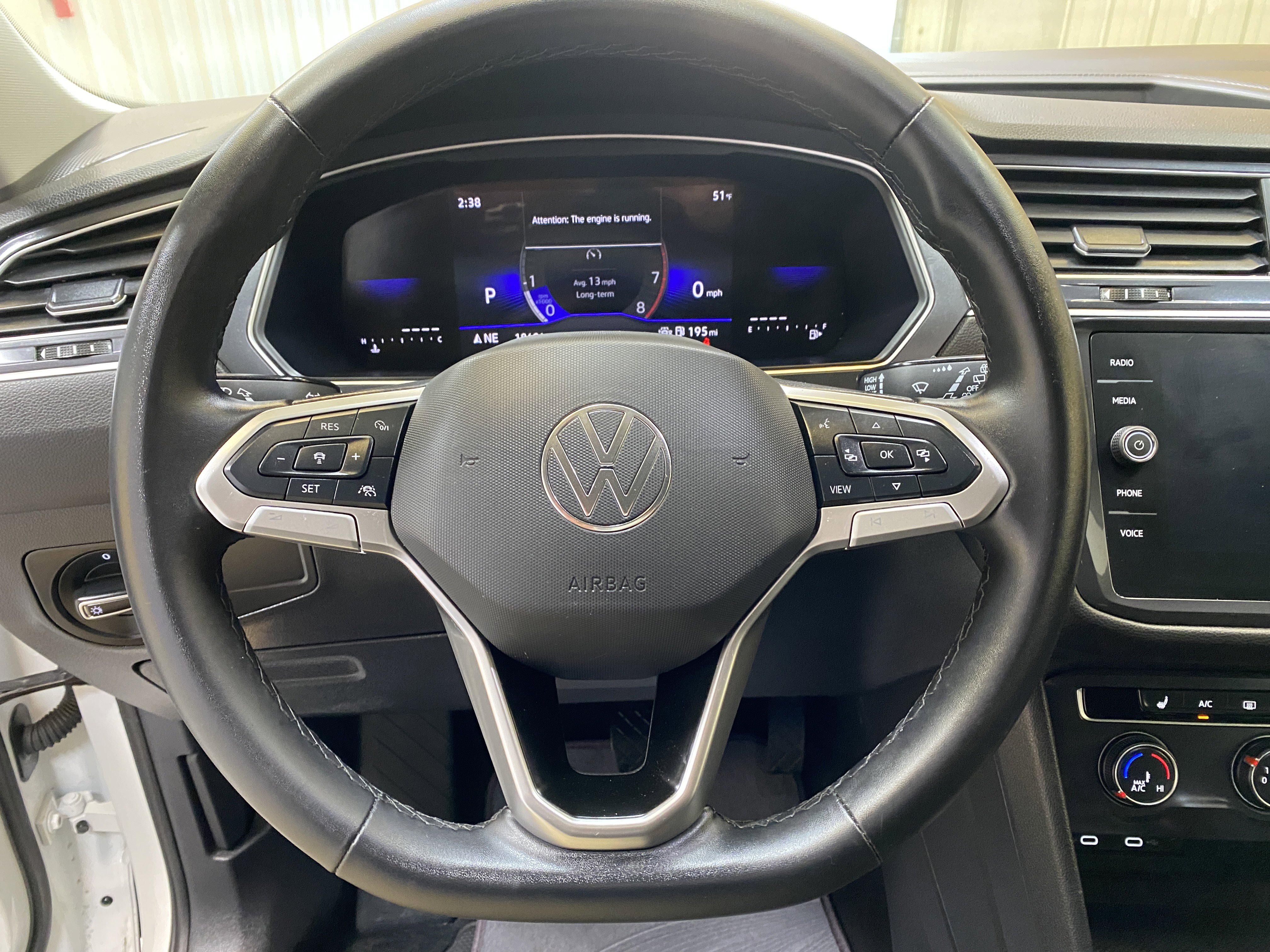 Used 2024 Volkswagen Tiguan SE image 30