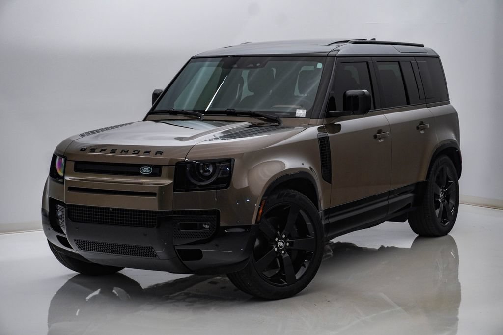 Used 2025 Land Rover Defender 110 X-Dynamic SE AWD/4WD image 3