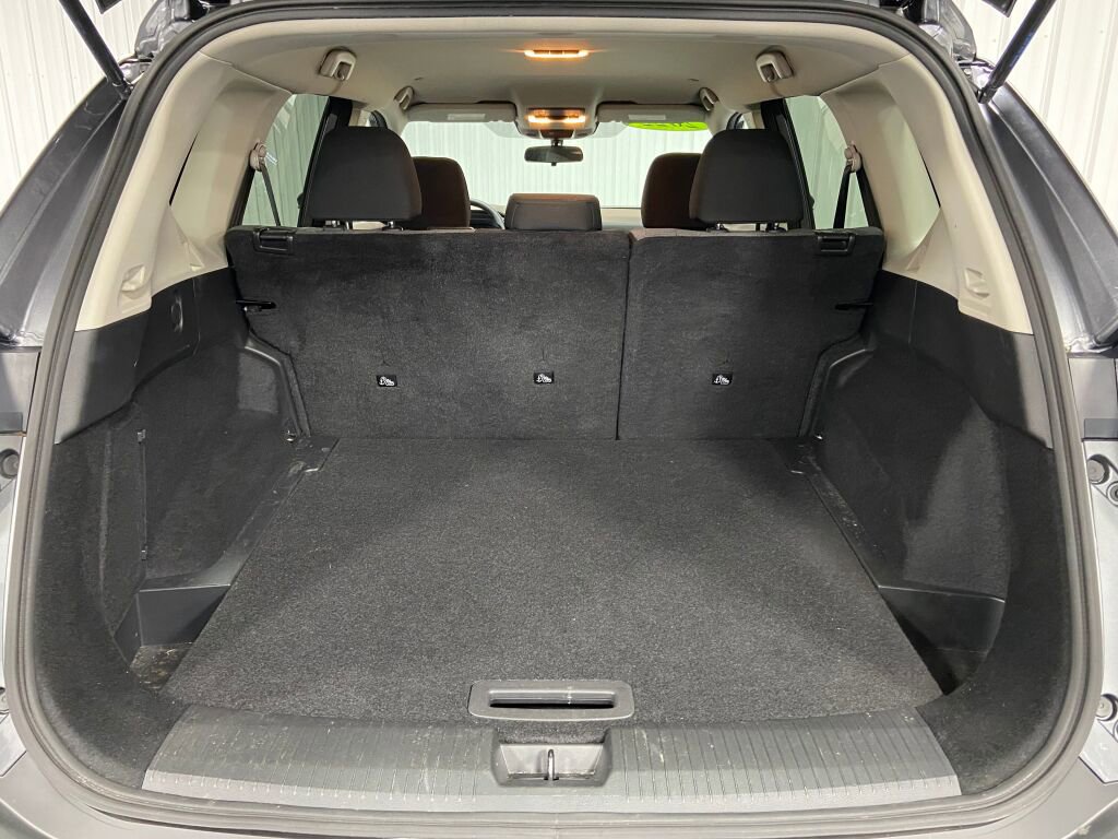 Used 2022 Nissan Rogue SV image 11