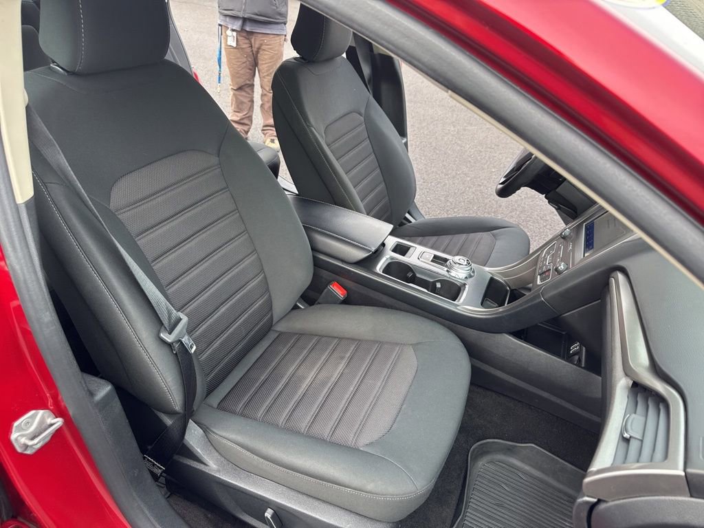 Used 2020 Ford Fusion SE image 14