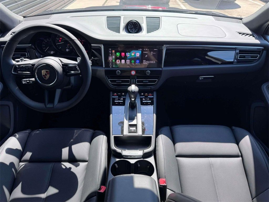 Certified 2025 Porsche Macan AWD/4WD image 17
