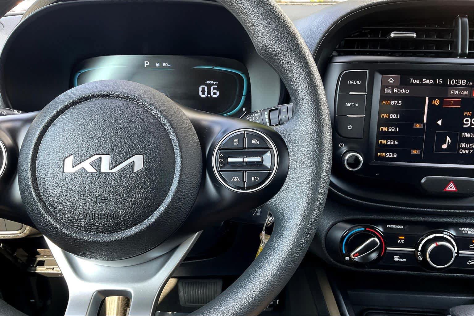 Used 2025 Kia Soul LX w/ LX Technology Package FWD image 24
