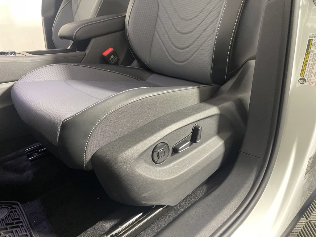 New 2026 Volkswagen Tiguan SE R-Line AWD/4WD image 11
