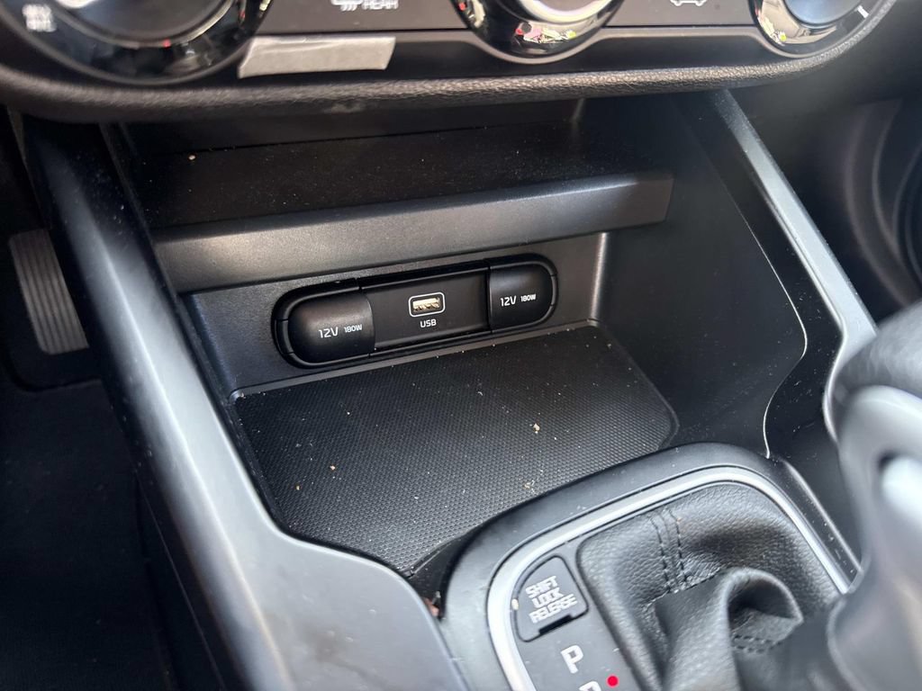 Used 2025 Kia Soul LX FWD image 31