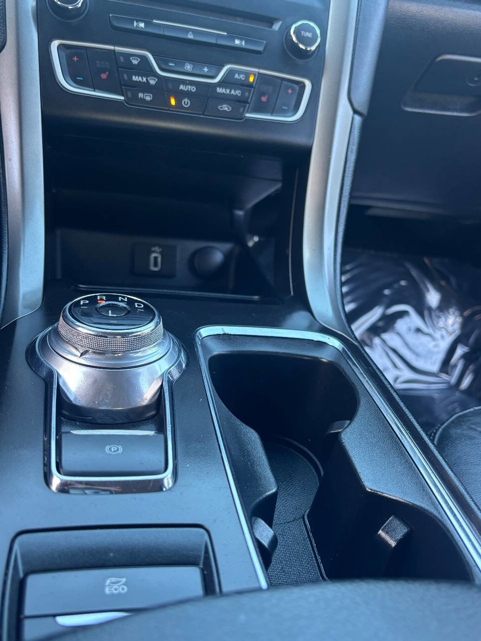 Used 2017 Ford Fusion SE w/ Equipment Group 602A image 17