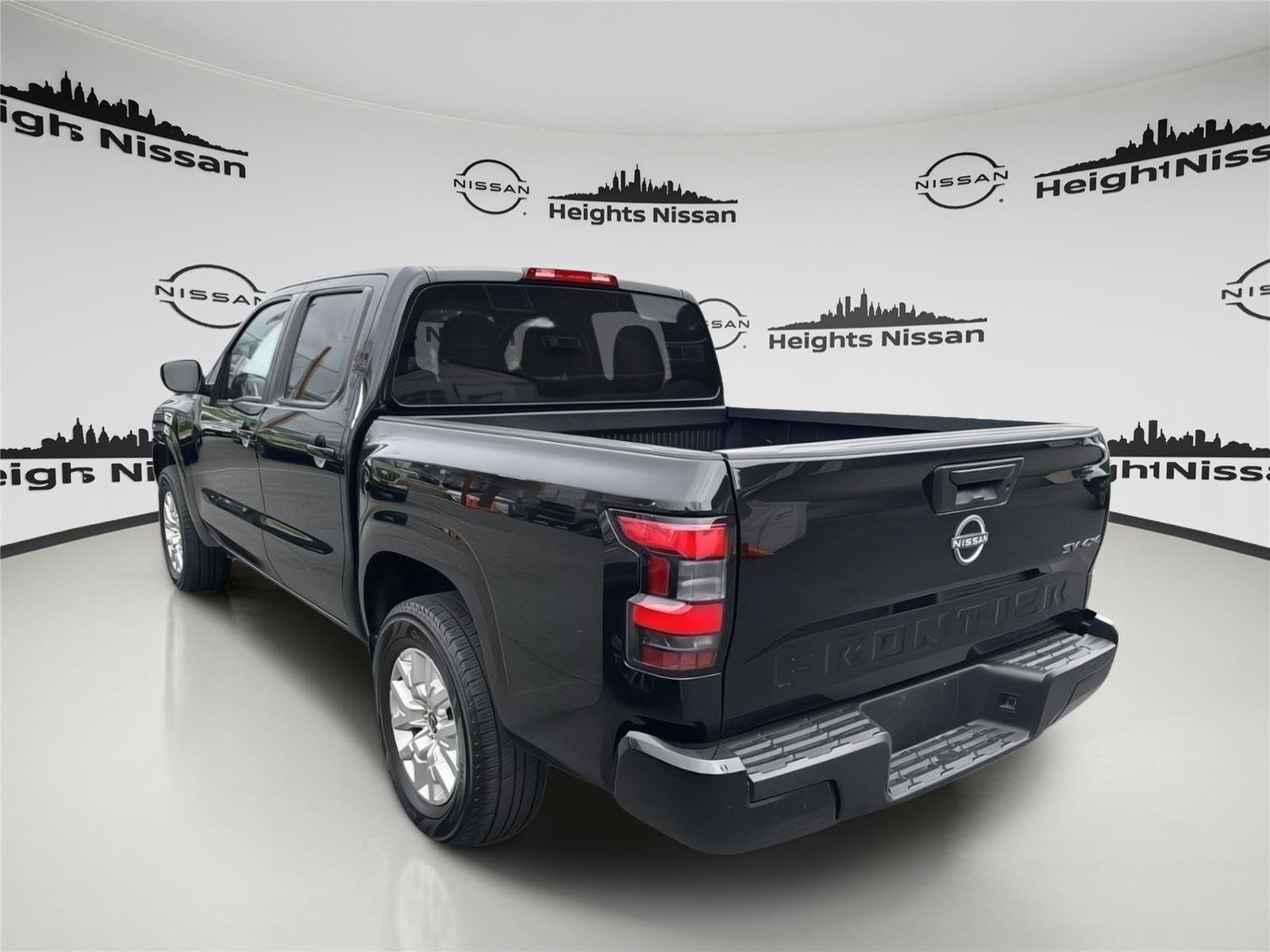 Used 2023 Nissan Frontier SV image 6