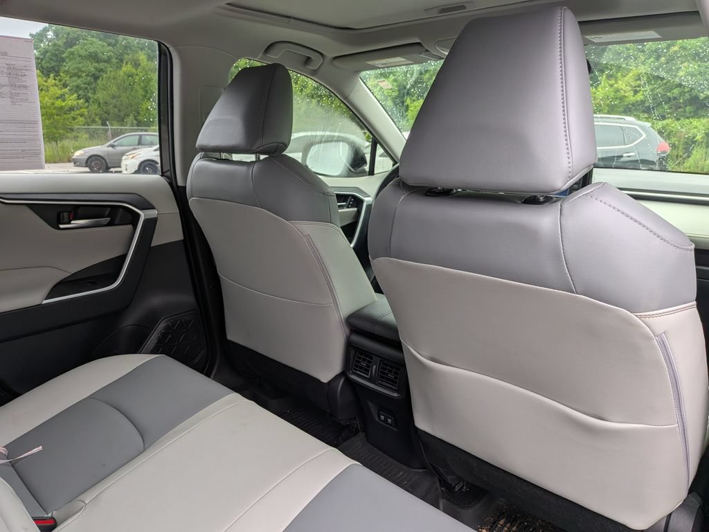 Used 2021 Toyota RAV4 XLE Premium AWD/4WD image 27