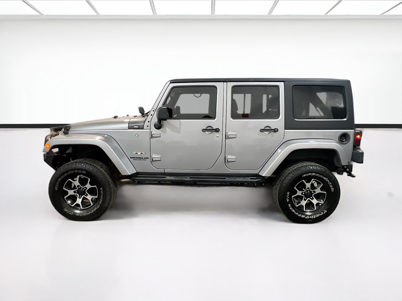 Used 2016 Jeep Wrangler Unlimited Sahara w/ Max Tow Package AWD/4WD image 19