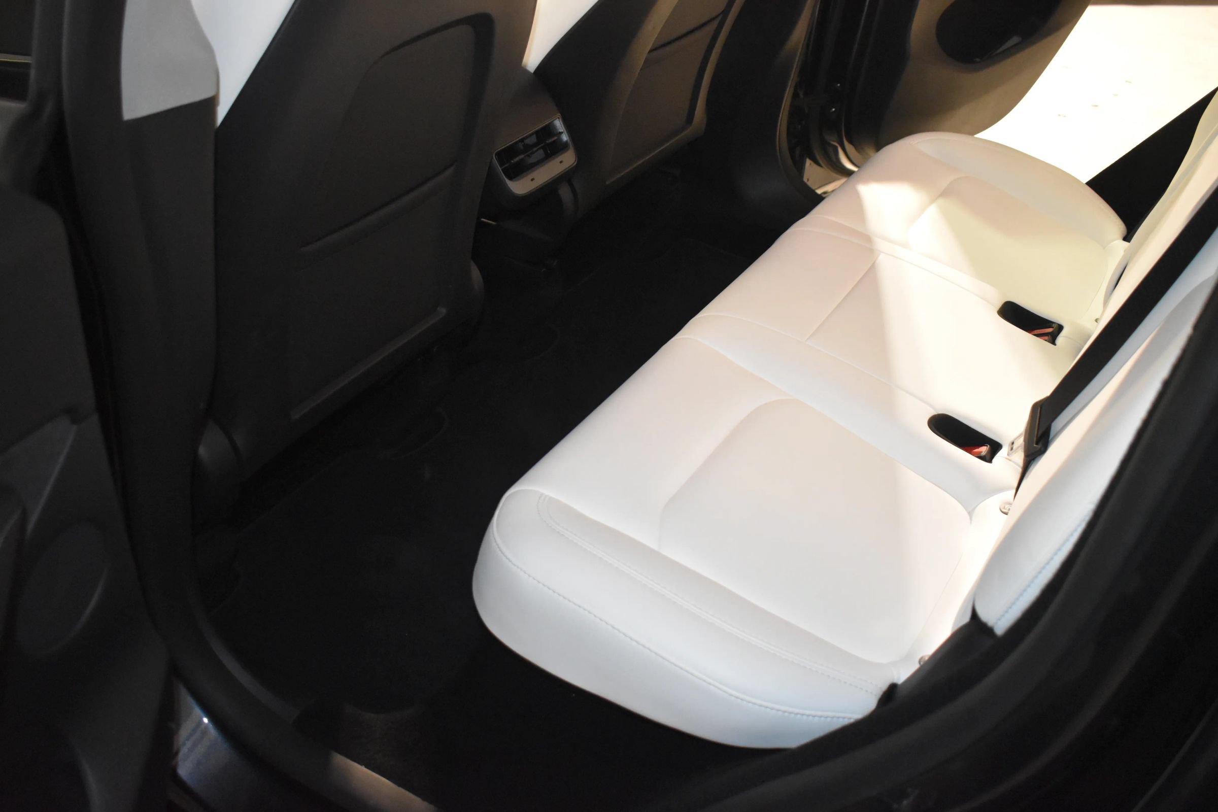 Used 2024 Tesla Model Y Performance AWD/4WD image 16