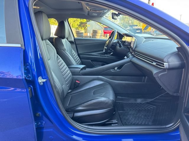 Used 2023 Hyundai Elantra Limited w/ Winter Weather Package FWD image 9