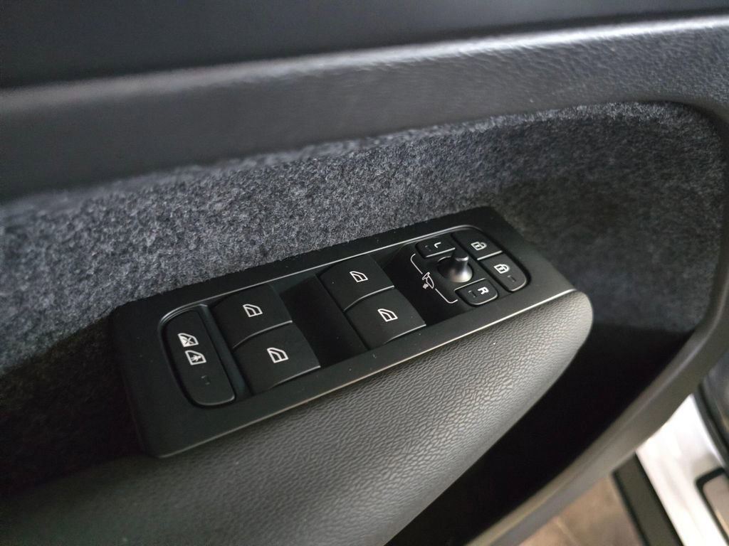 Certified 2023 Volvo C40 P8 Recharge Ultimate image 24