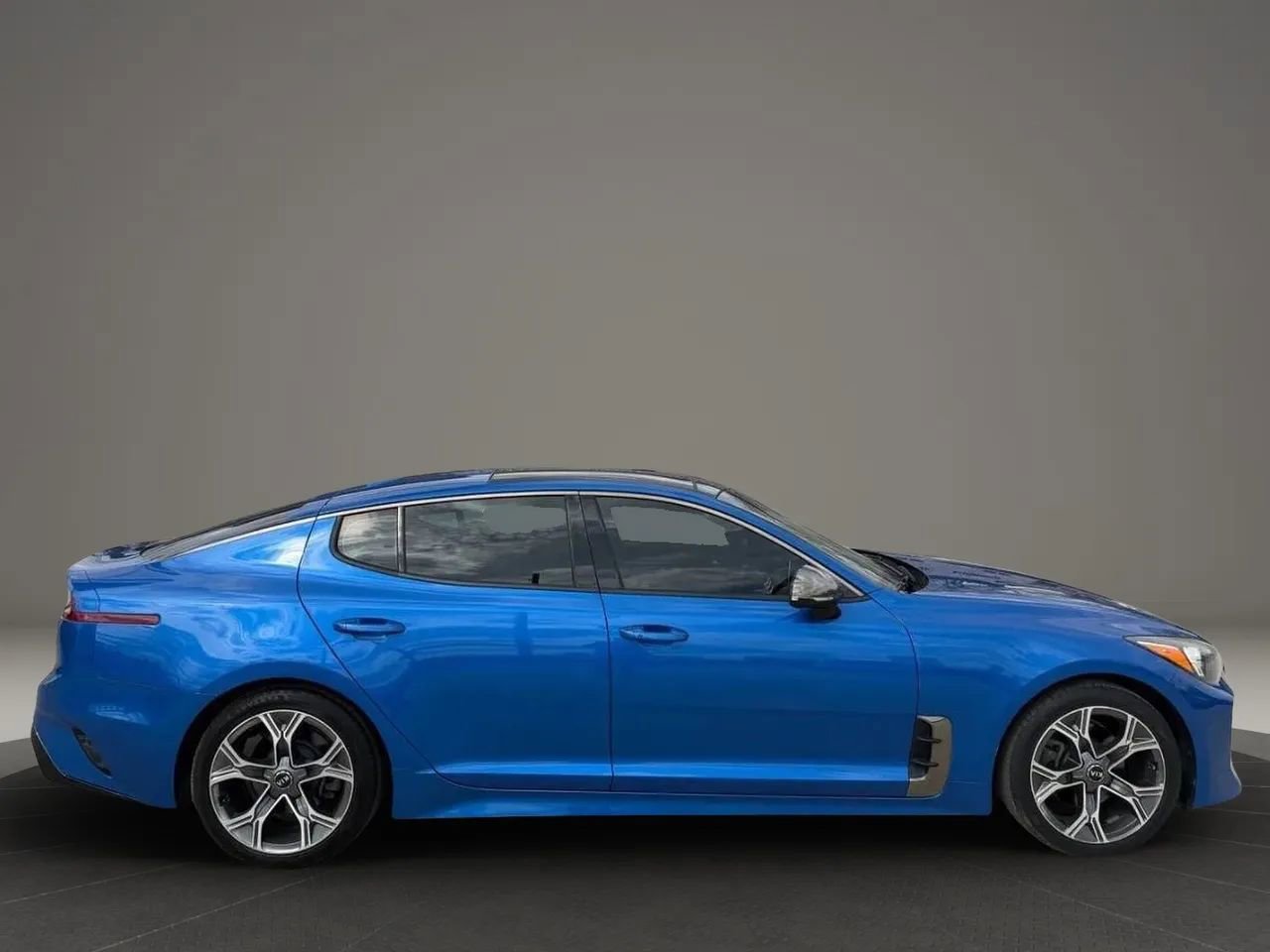 Used 2020 Kia Stinger GT-Line w/ Sun & Sound Package RWD image 8