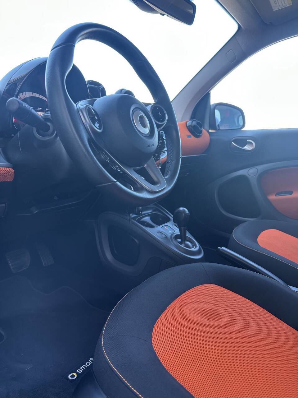 Used 2016 smart fortwo passion RWD image 22