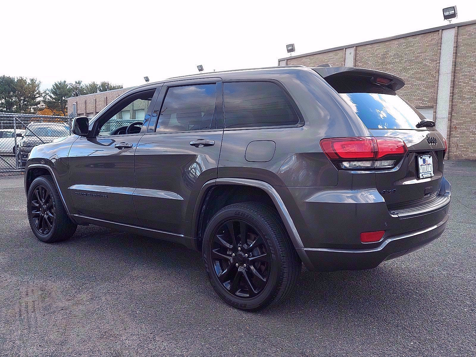 Used 2018 Jeep Grand Cherokee Altitude AWD/4WD image 4
