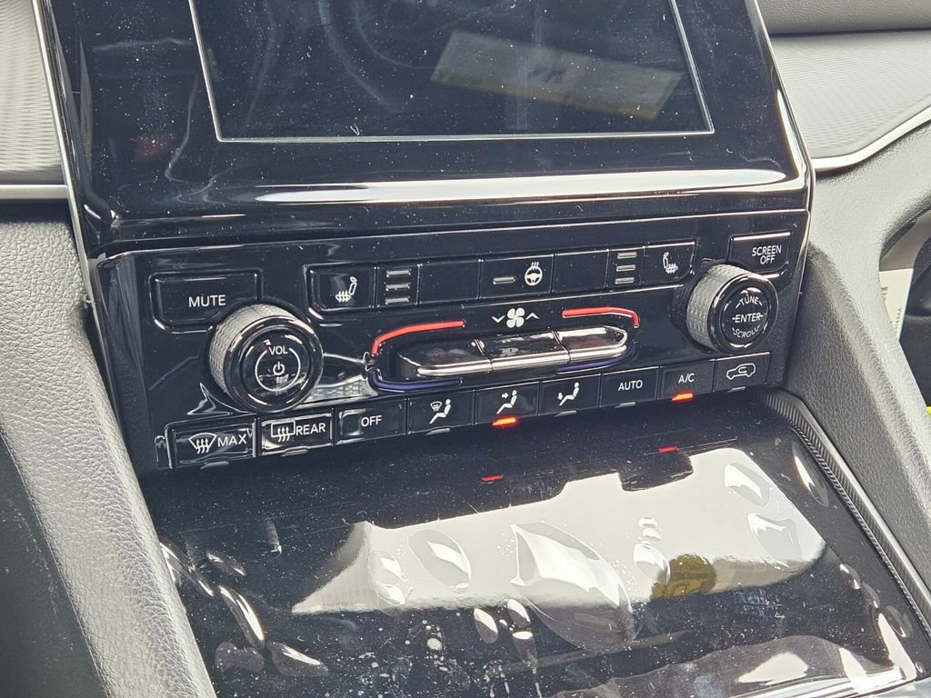 New 2025 Jeep Grand Cherokee Laredo X w/ Luxury Tech Group I image 20