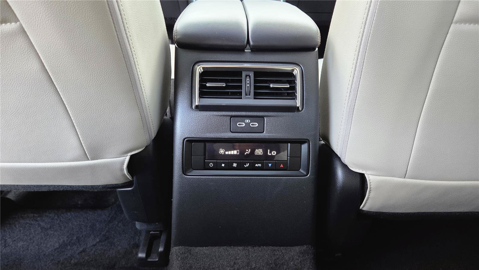 Used 2024 MAZDA CX-90 3.3 Turbo w/ Preferred Package AWD/4WD image 27