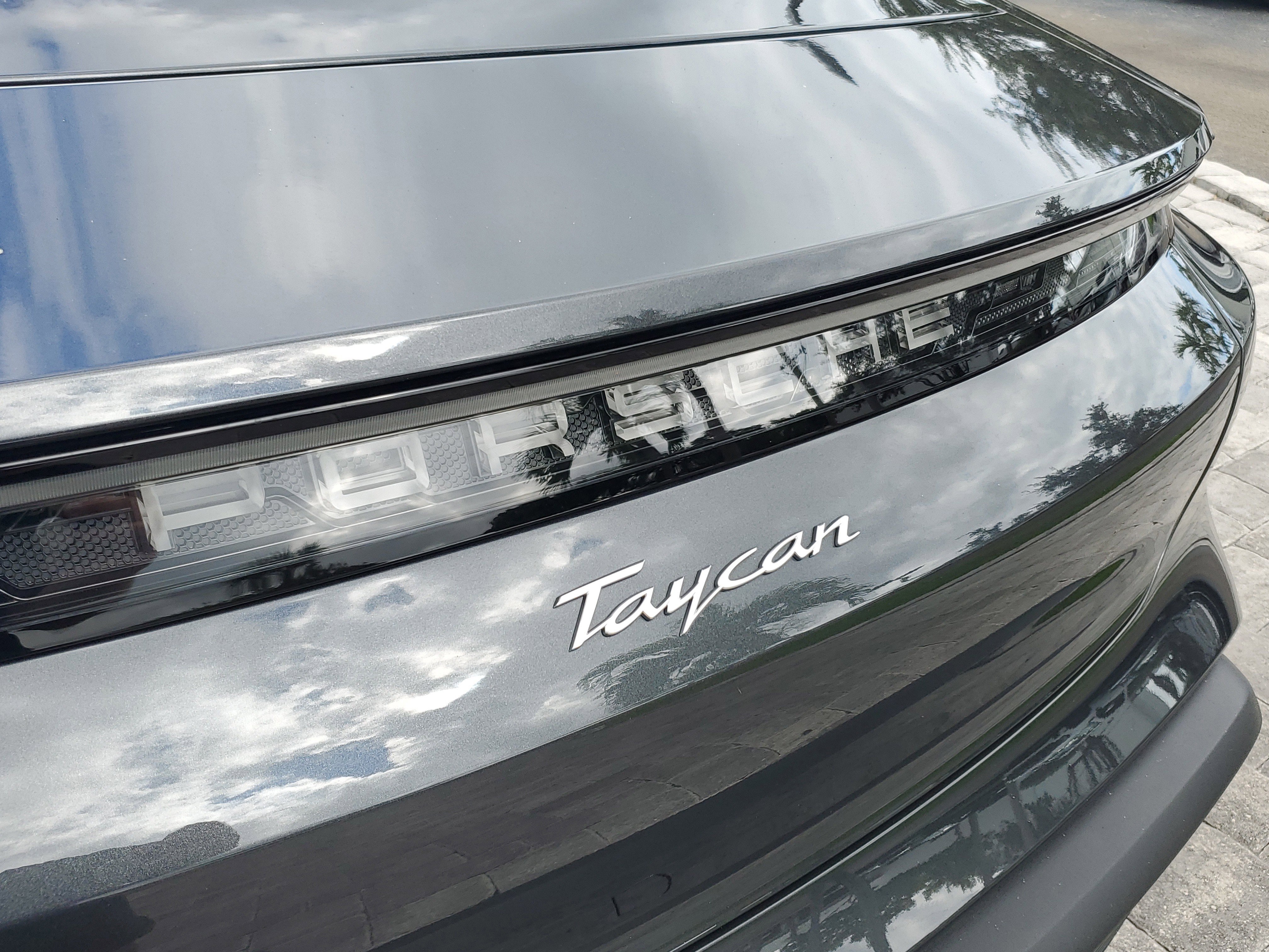 Used 2025 Porsche Taycan image 8