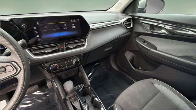 Used 2025 Chevrolet TrailBlazer LT AWD/4WD image 24