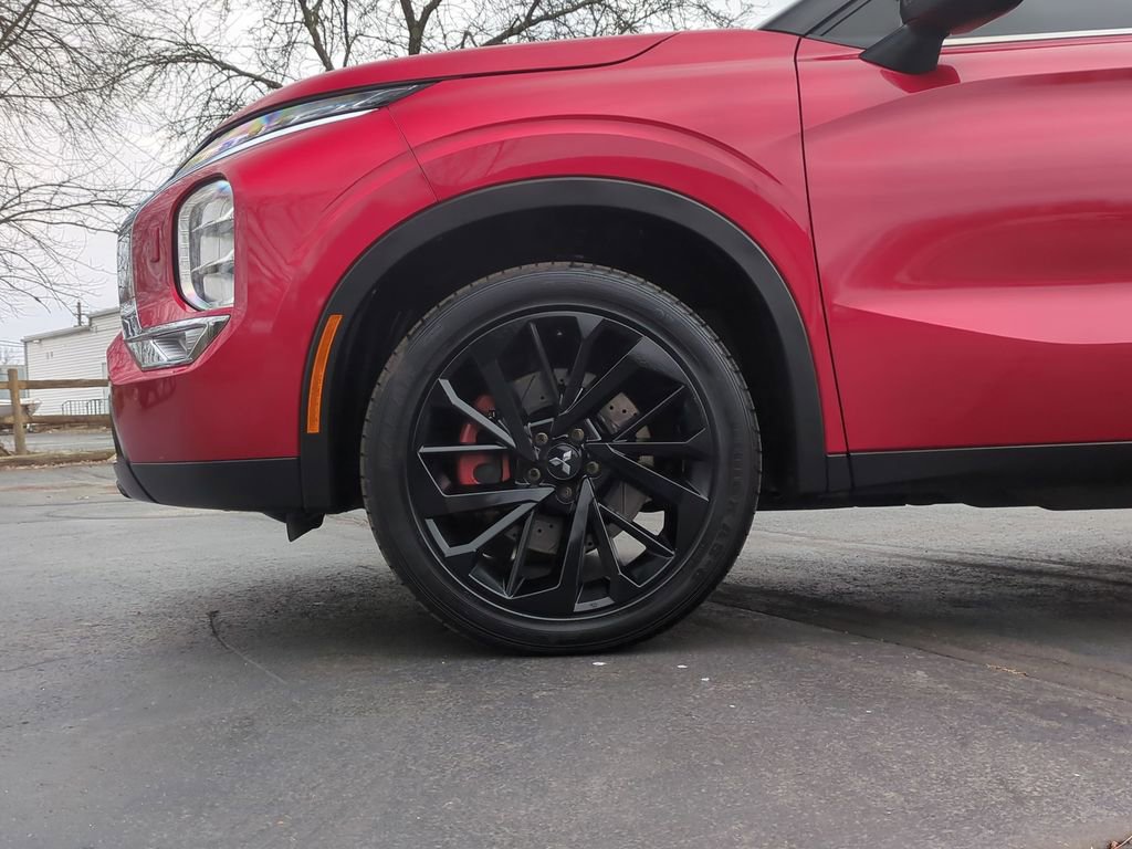 Used 2023 Mitsubishi Outlander SE Black Edition image 16