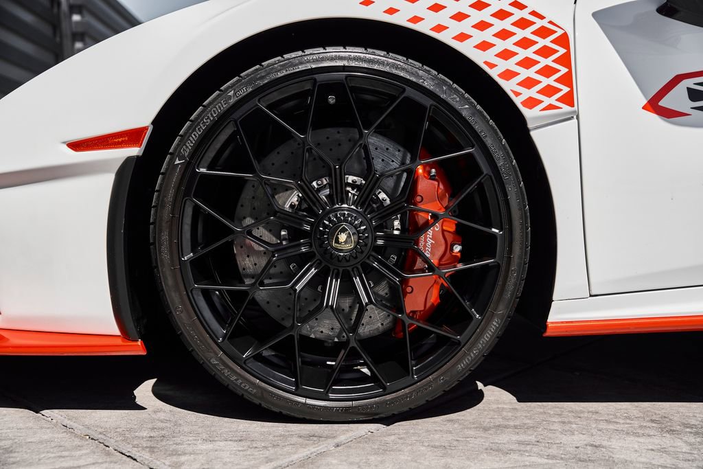 Used 2024 Lamborghini Huracan STO RWD image 3