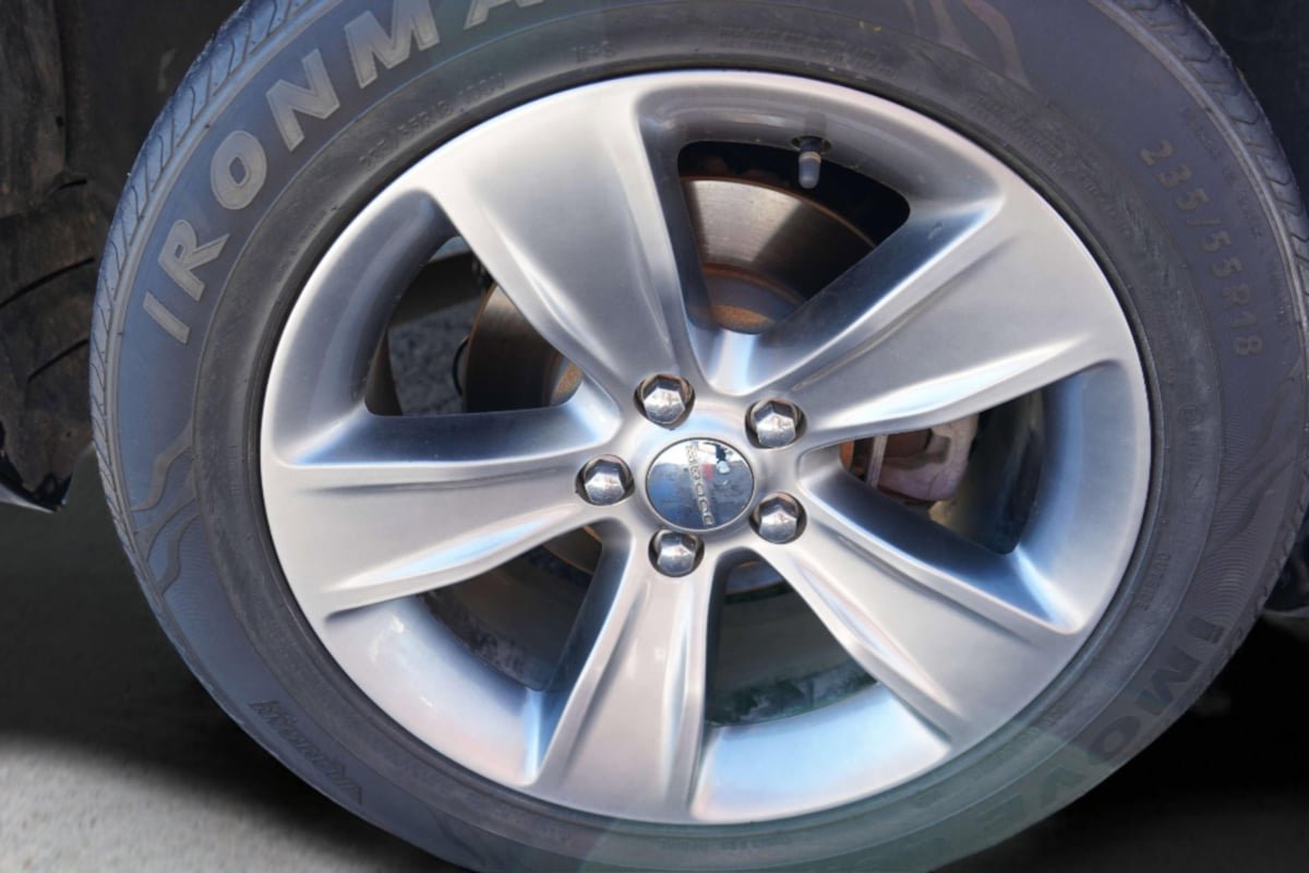 Used 2015 Dodge Challenger SXT RWD image 18