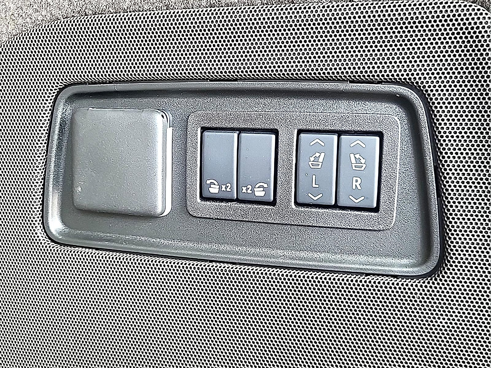 Certified 2026 Cadillac Escalade Luxury AWD/4WD image 32