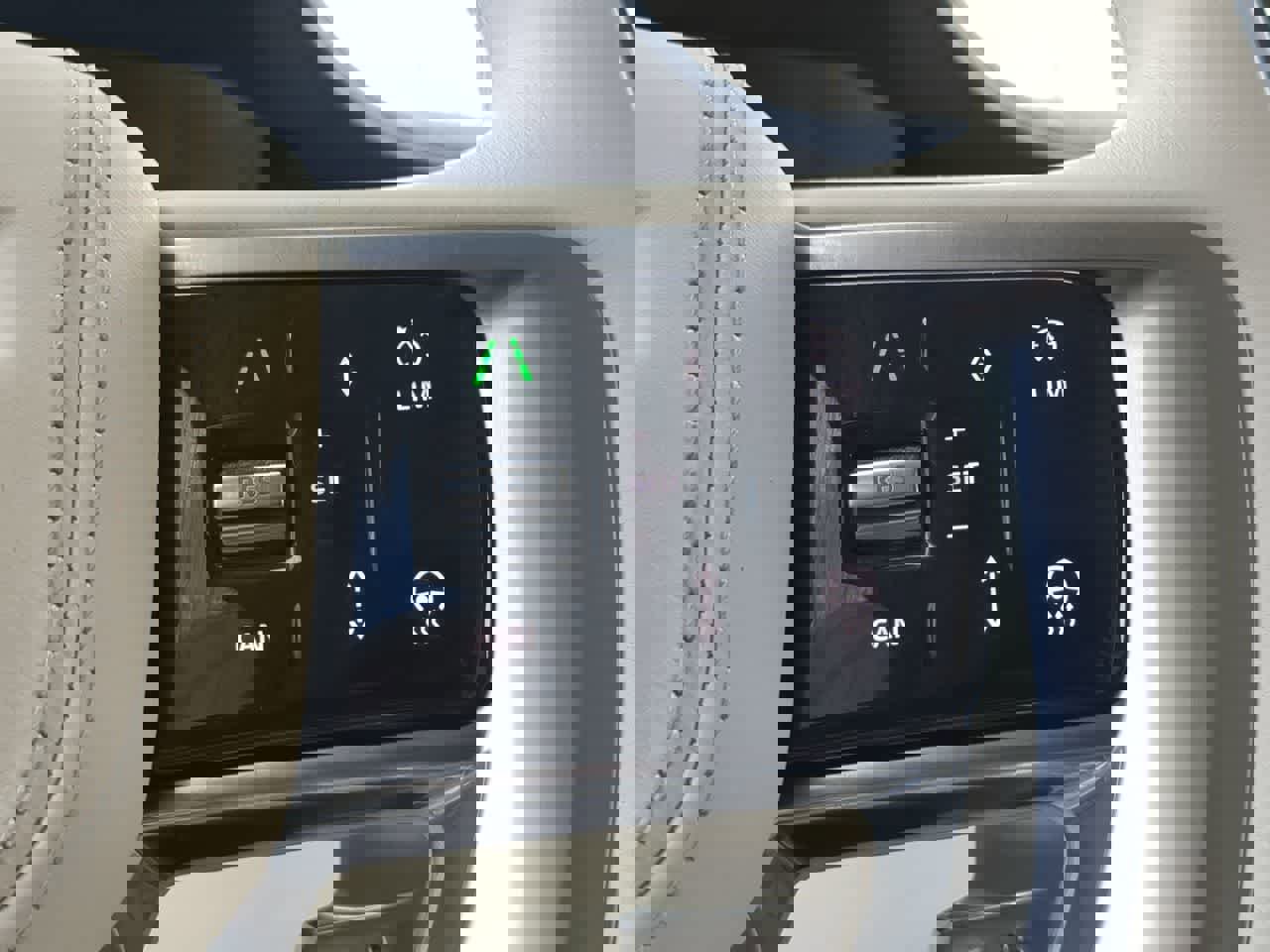 Used 2024 Land Rover Range Rover Autobiography image 26