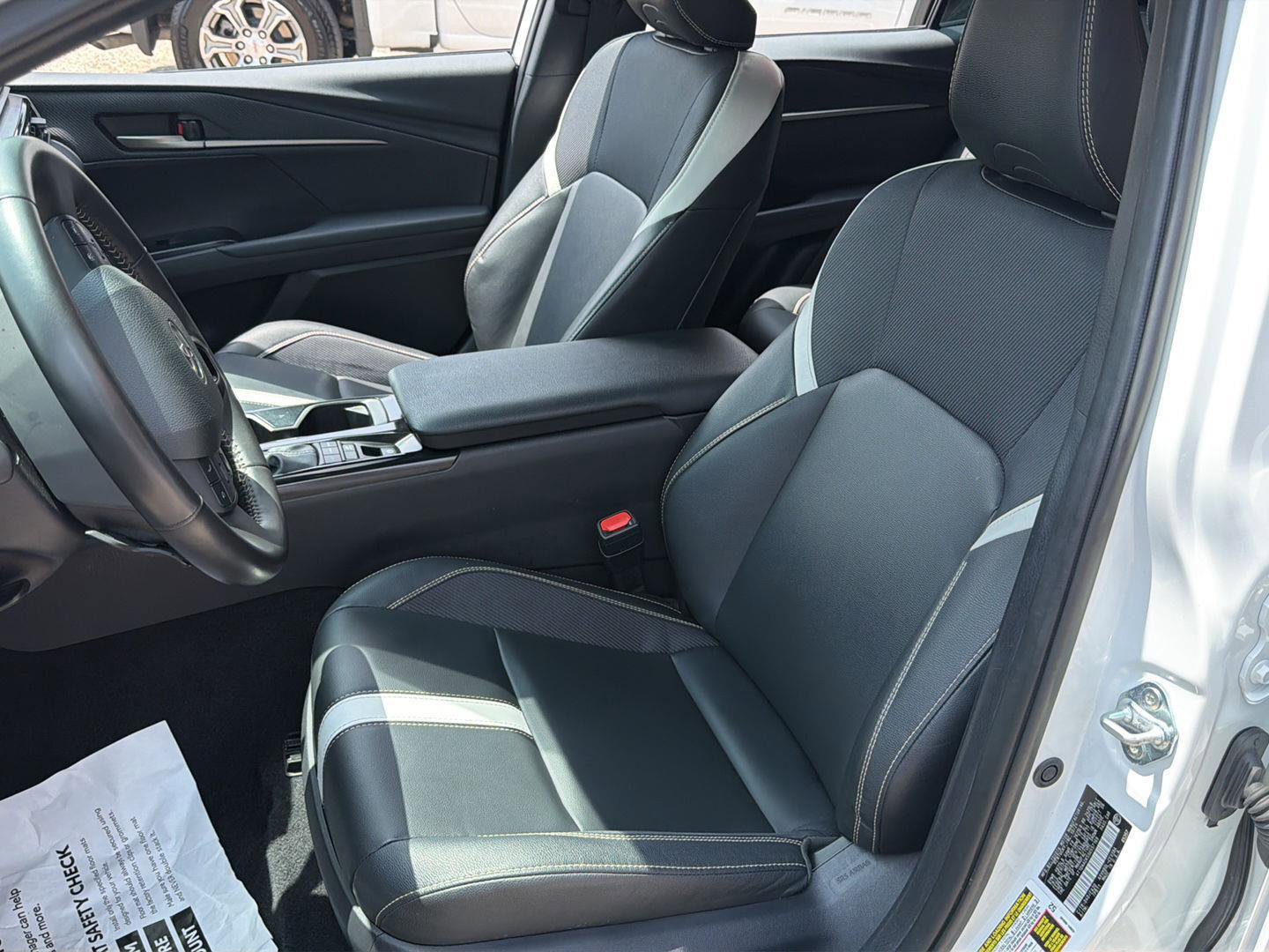 Used 2025 Toyota Camry SE FWD image 10