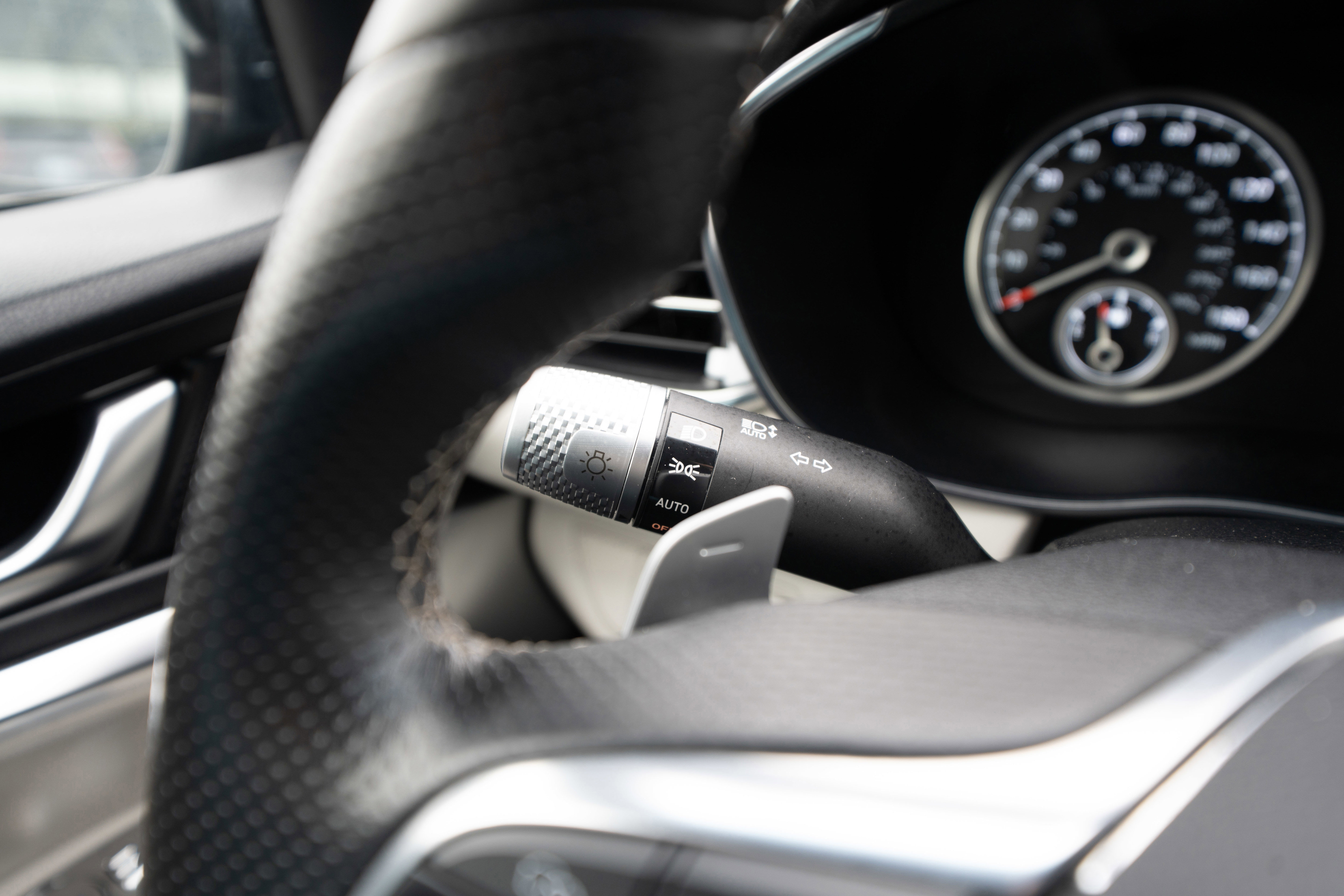 Used 2025 Genesis G70 2.5T RWD image 13