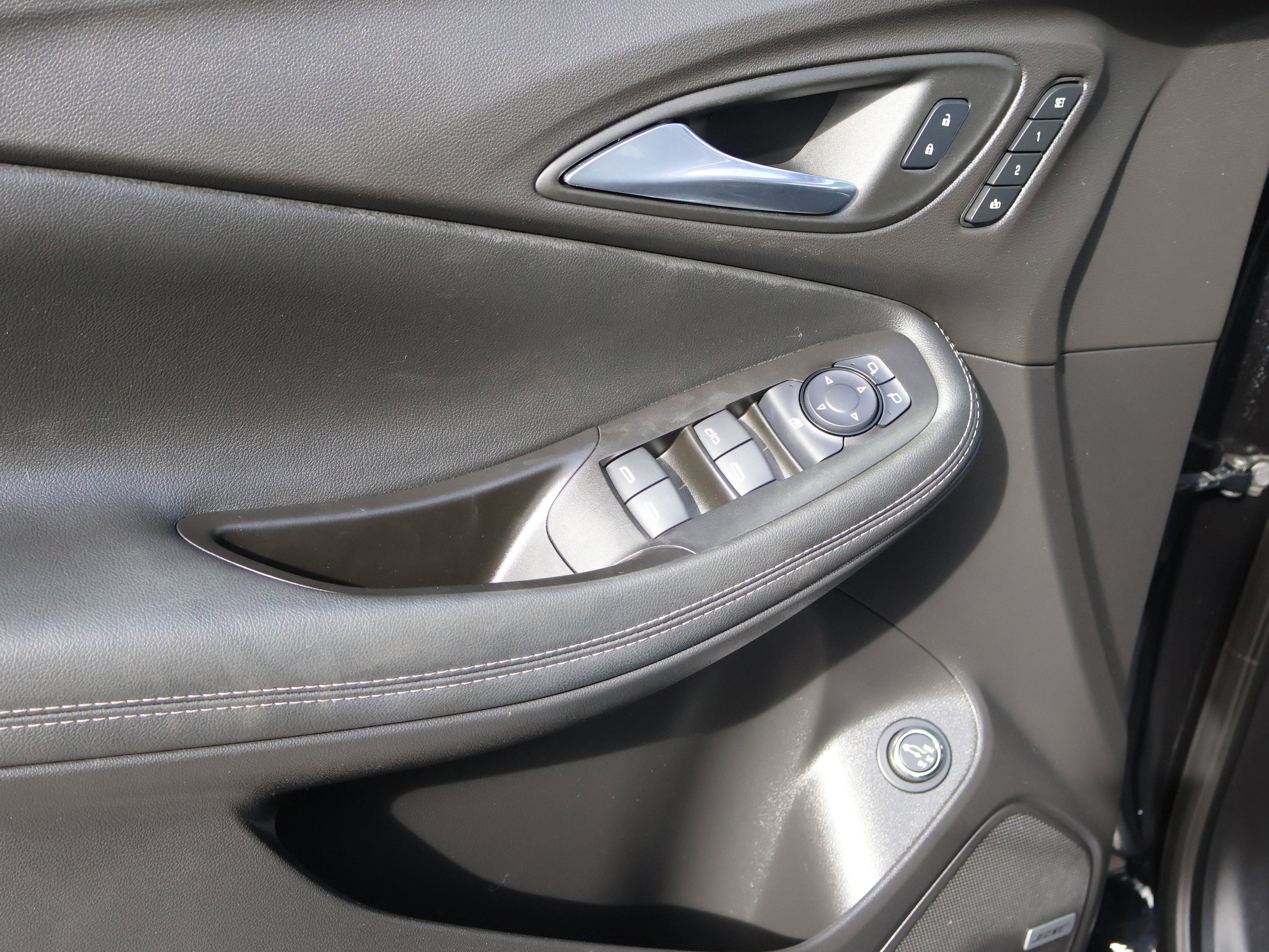 Used 2022 Buick Encore GX Essence w/ Advanced Technology Package image 22