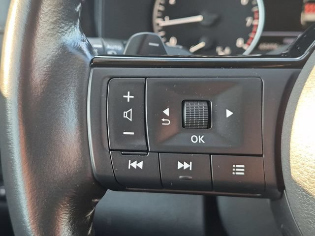 Used 2023 Nissan Pathfinder SL FWD image 18