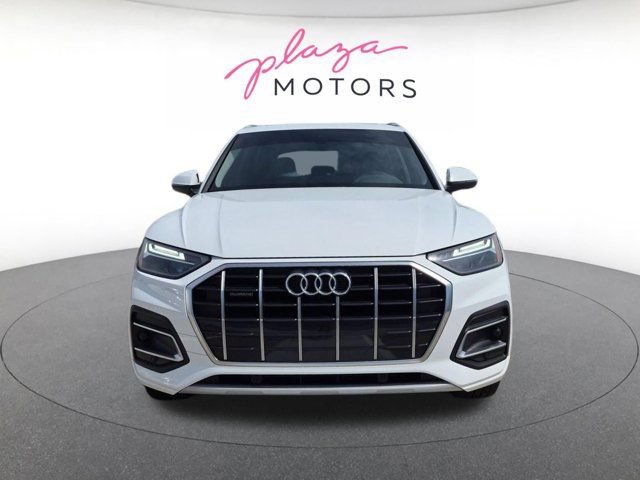Used 2023 Audi Q5 2.0T Premium w/ Convenience Package AWD/4WD image 2