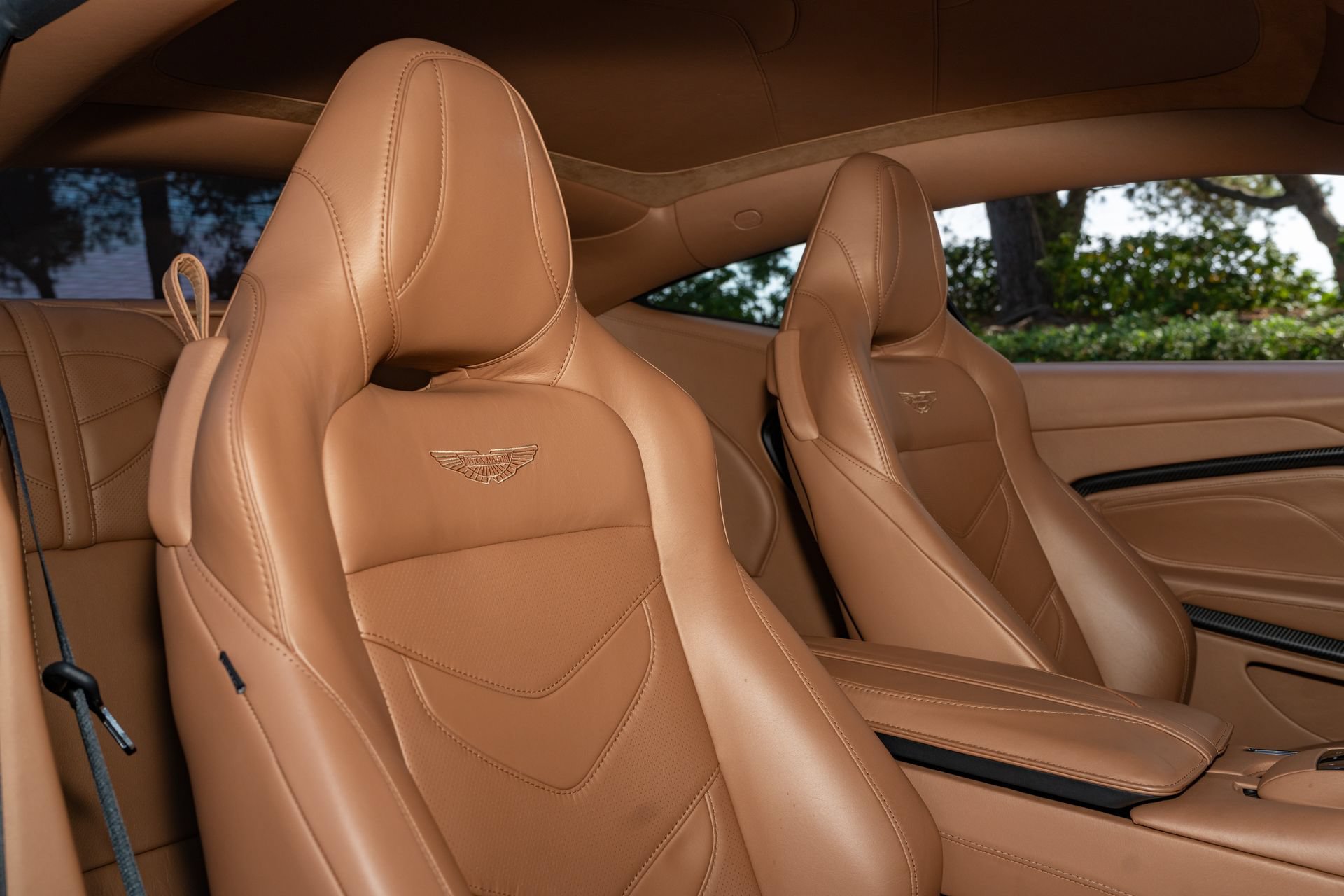 Used 2020 Aston Martin DBS Superleggera RWD image 13