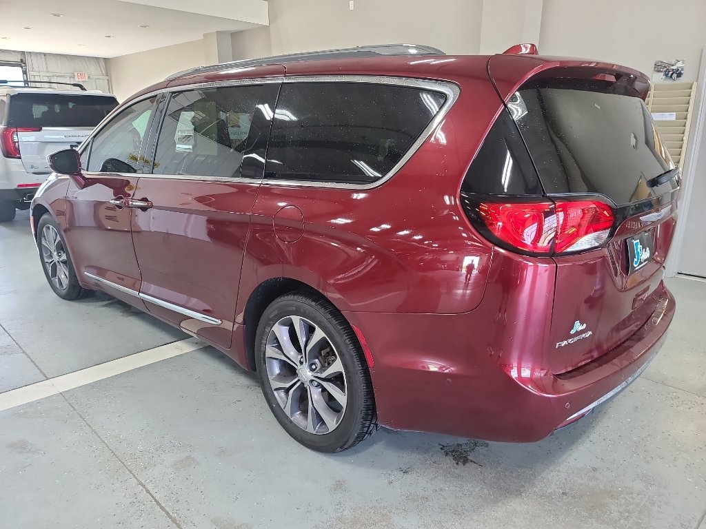 Used 2017 Chrysler Pacifica Limited FWD image 7