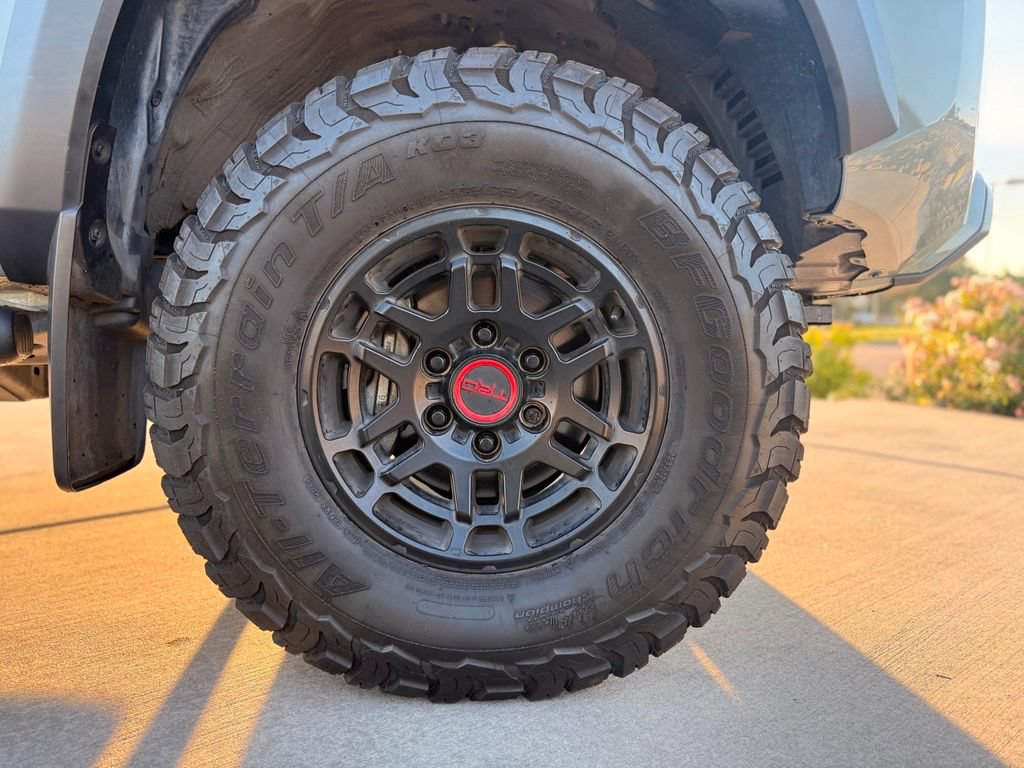 Used 2022 Toyota Tacoma TRD Off-Road w/ Black Out Package (TMS) AWD/4WD image 31
